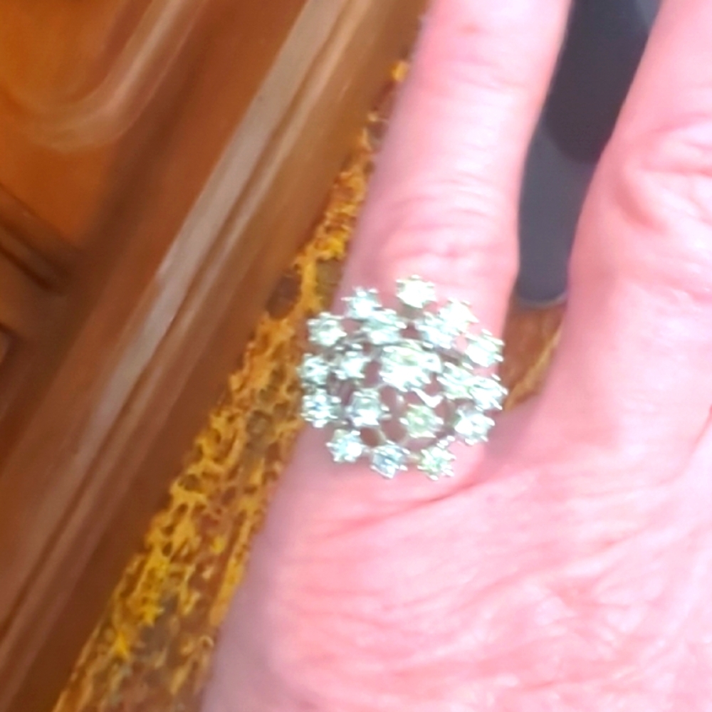 Vintage Austrian Crystal Snowflake Cluster Cocktail Ring | 18K HGE Electroplate - Picture 4 of 8
